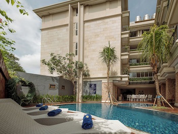 Alron Hotel Kuta Powered By Archipelago