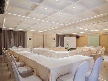 Alron Hotel Kuta Powered By Archipelago