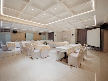 Alron Hotel Kuta Powered By Archipelago