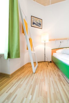 Downtown Forest Hostel & Camping