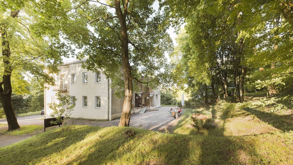 Downtown Forest Hostel & Camping