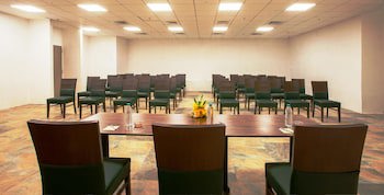 Hotel Mumbai House Airoli Navi Mumbai