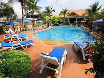 Twin Palms Resort