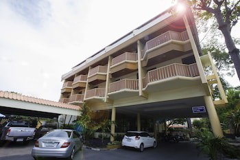 Twin Palms Resort