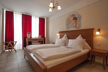 XII Apostel Hotel Albergo fotoğrafı