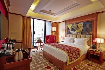 Six Seasons Hotel