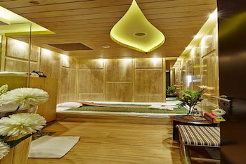 Six Seasons Hotel