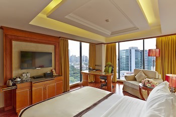 Six Seasons Hotel