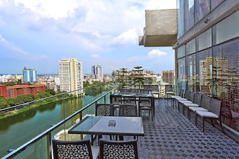 Six Seasons Hotel