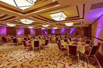 Six Seasons Hotel