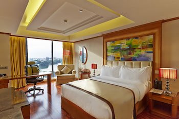 Six Seasons Hotel