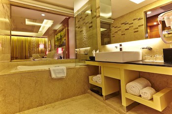 Six Seasons Hotel