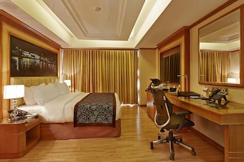 Six Seasons Hotel