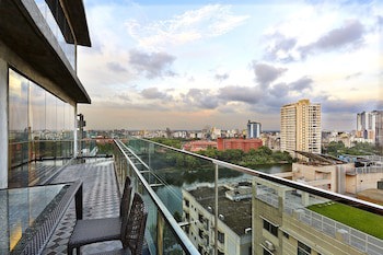 Six Seasons Hotel