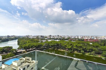 Six Seasons Hotel
