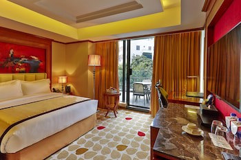 Six Seasons Hotel