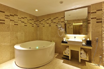 Six Seasons Hotel