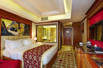 Six Seasons Hotel