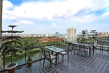 Six Seasons Hotel