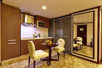 Six Seasons Hotel