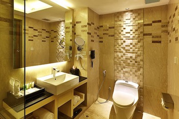Six Seasons Hotel