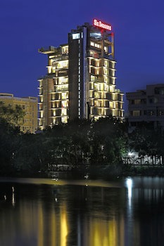 Six Seasons Hotel