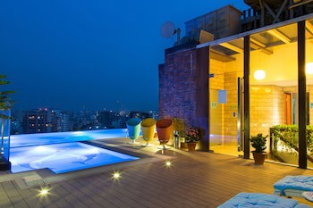 Six Seasons Hotel