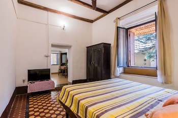 Granpa's Inn Hotel Bougainvillea