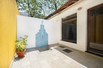 Granpa's Inn Hotel Bougainvillea