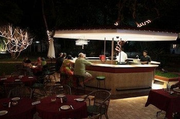 Granpa's Inn Hotel Bougainvillea