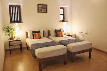 Granpa's Inn Hotel Bougainvillea