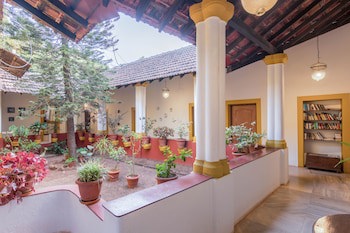 Granpa's Inn Hotel Bougainvillea