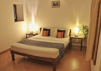 Granpa's Inn Hotel Bougainvillea