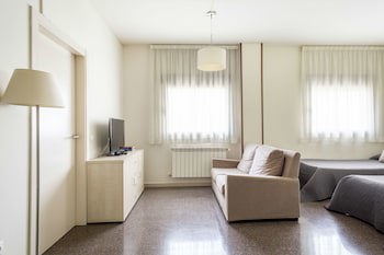 Albergue Residencia Universitaria Los Abedules - Campus Accommodation