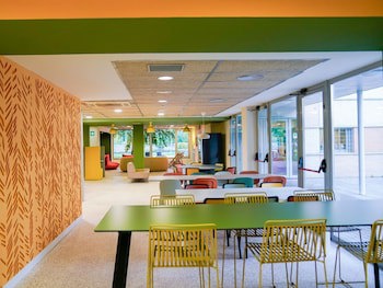 Albergue Residencia Universitaria Los Abedules - Campus Accommodation