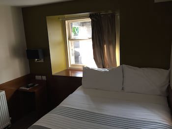 Adelphi Hotel
