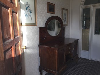 Adelphi Hotel