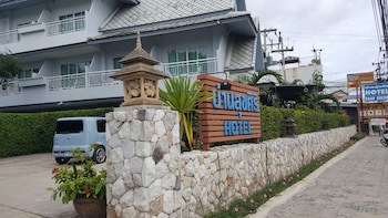 Baan Suksiri Hotel