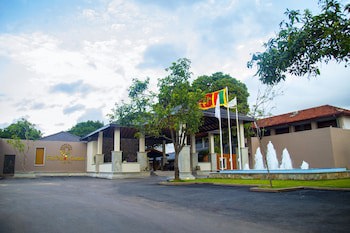 Full Moon Garden Hotel
