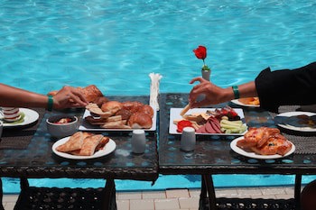 Dive Inn Resort