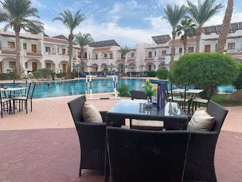 Dive Inn Resort