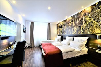 Ascot Hotel
