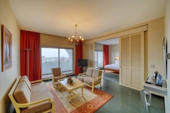 Hotel Akwa Palace