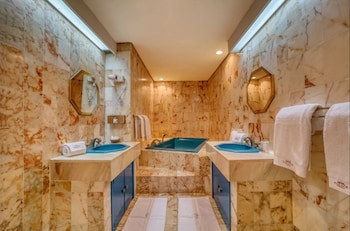 Hotel Akwa Palace