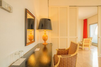Hotel Akwa Palace