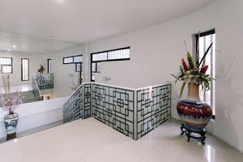 Dynasty Tourist Inn