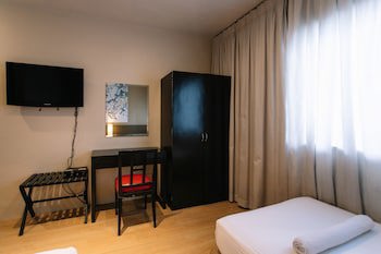 Dynasty Tourist Inn