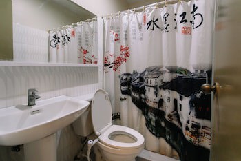 Dynasty Tourist Inn