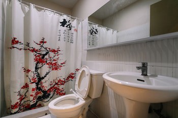 Dynasty Tourist Inn