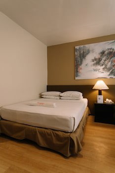 Dynasty Tourist Inn